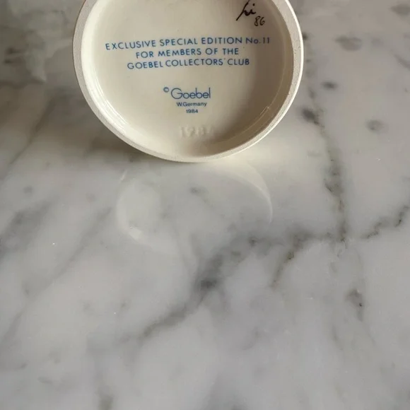 Hummel Figurine Morning Concert - Picture 7 of 7